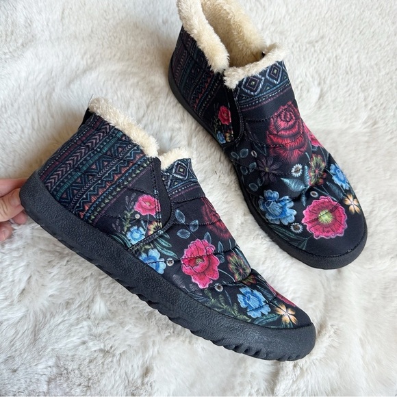 YES WE VIBE Floral Stitch Quilted Boho Boots Faux Fur Size 8.5W - Picture 1 of 8